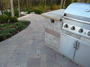 Outdoor Kitchens & Grills